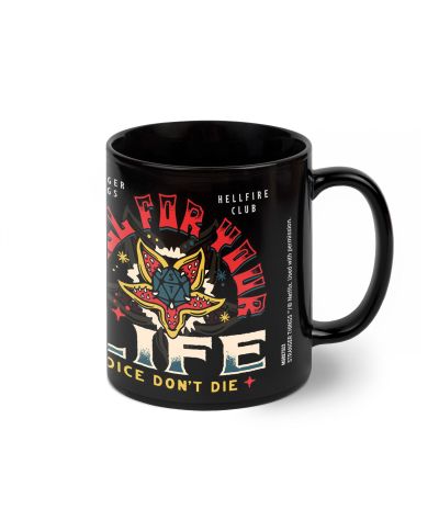 Stranger Things 4 Roll For Your Life - czarny kubek