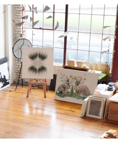 Rabbits And Roses - obraz na płótnie