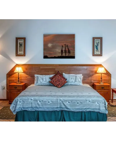 Moonrise Giraffes - obraz na płótnie