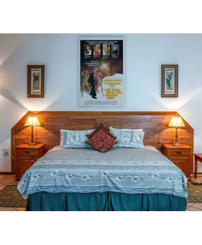 James Bond Człowiek ze złotym pistoletem - obraz na płótnie