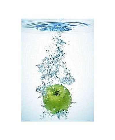Green apple in water - reprodukcja