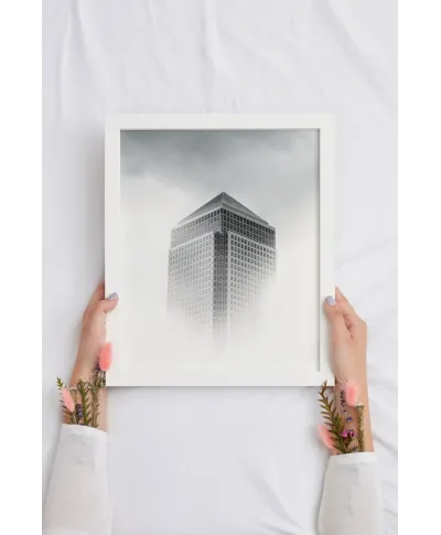 Wieżowiec we mgle - plakat