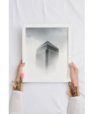 Wieżowiec we mgle - plakat