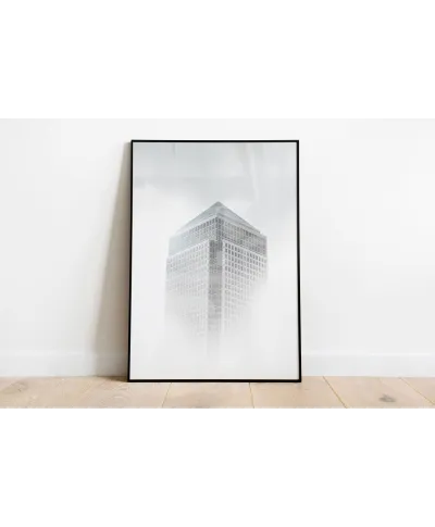 Wieżowiec we mgle - plakat