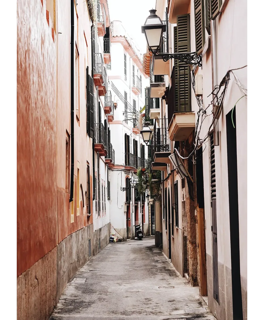 Wąska uliczka - fototapeta