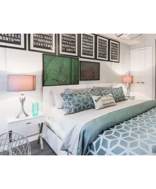 Krople na liściach - plakat