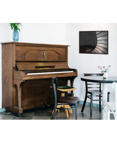 Szare schody - plakat