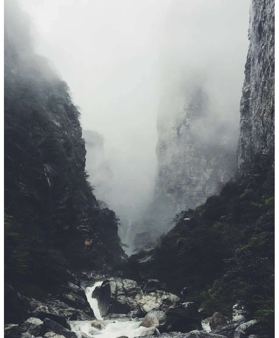 Potok w kanionie - plakat