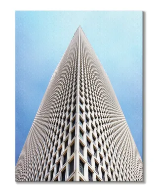 Wieżowiec na tle nieba - Obraz na płótnie