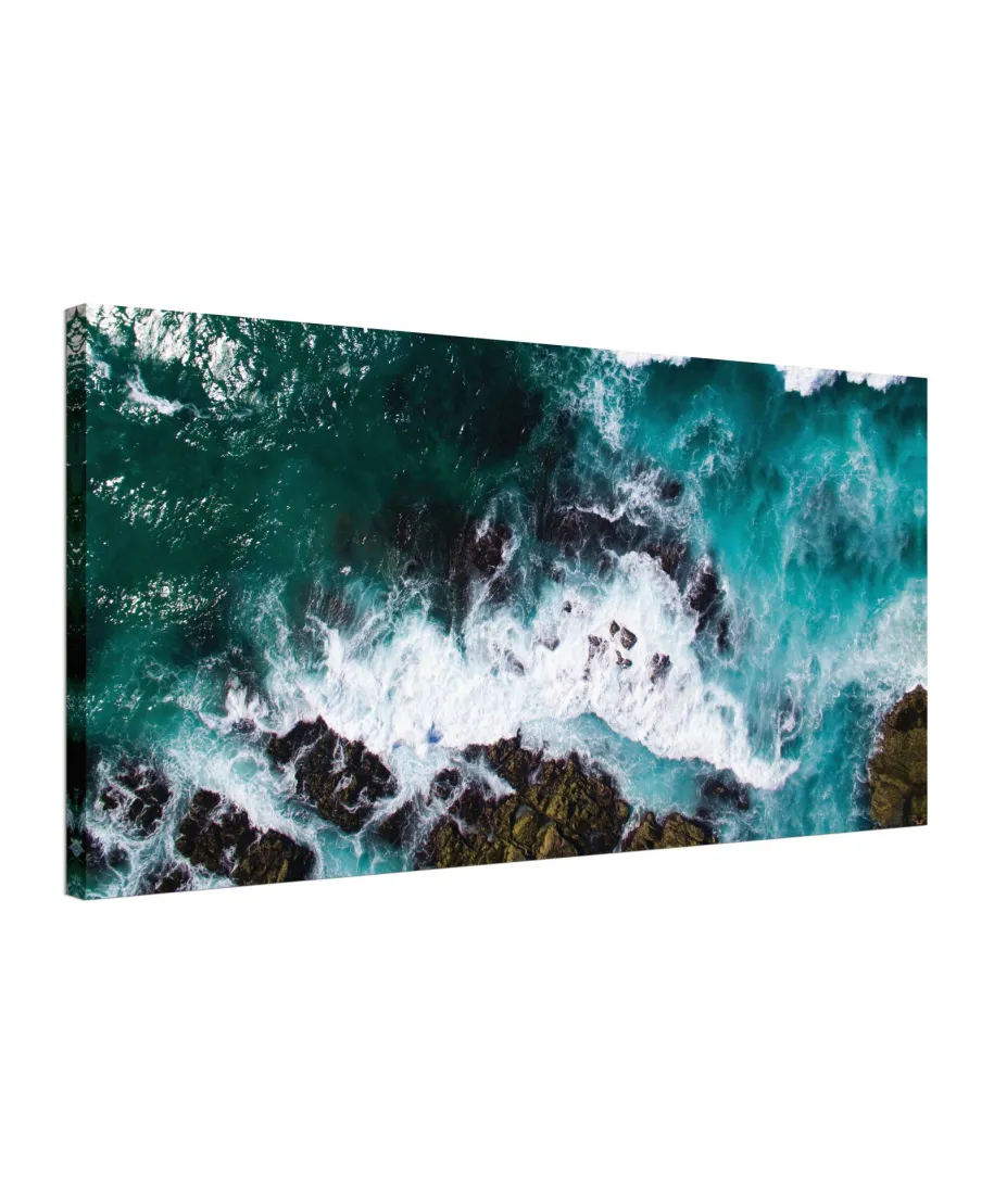 Fale uderzające o skały - obraz na płótnie