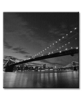 Obraz na płótnie - Brooklyn Bridge nocą BW - 40x40 cm